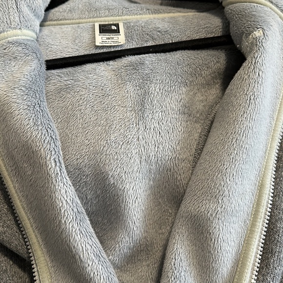 The North Face Zip Up High collar jacket with fleece lining. 2 zip pockets. - Picture 6 of 7